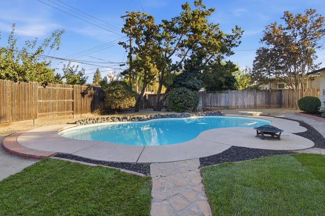 3232 Mission Ave, Carmichael, CA 95608