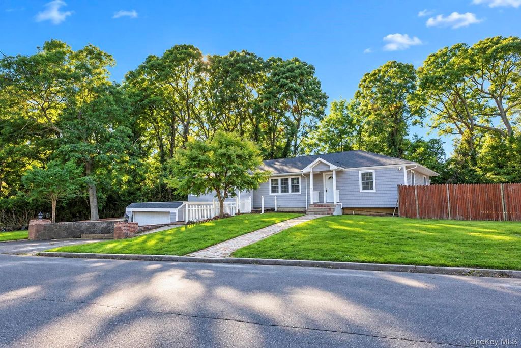 52 March Court, Selden, NY 11784 — photo 4