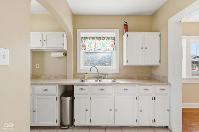 81 N 8th Avenue, Beech Grove, IN 46107