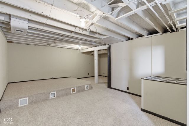 81 N 8th Avenue, Beech Grove, IN 46107