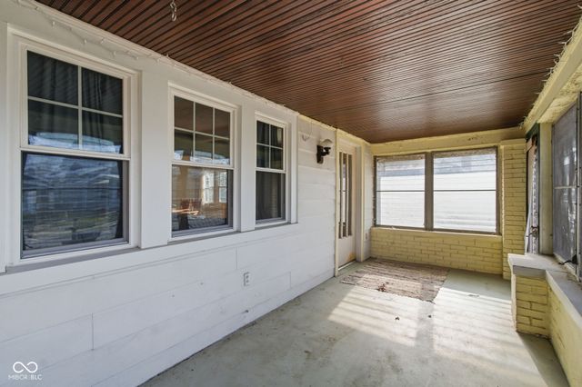 81 N 8th Avenue, Beech Grove, IN 46107