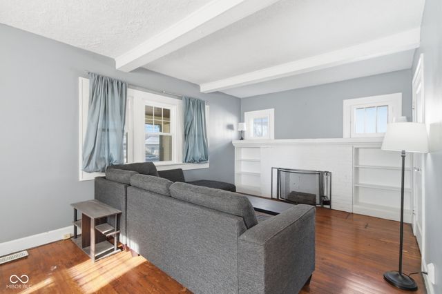 81 N 8th Avenue, Beech Grove, IN 46107