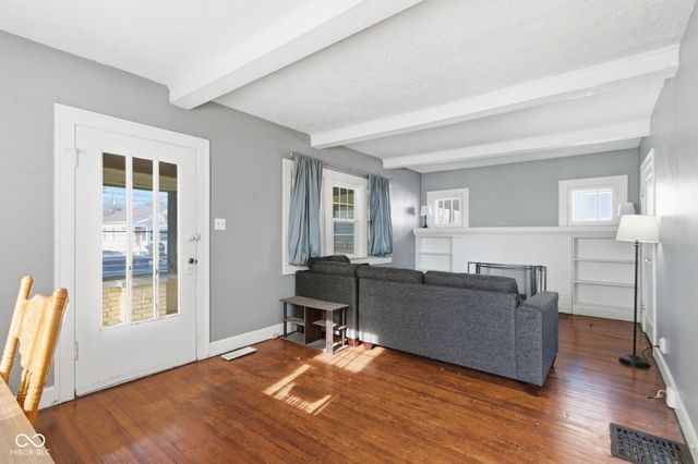 81 N 8th Avenue, Beech Grove, IN 46107