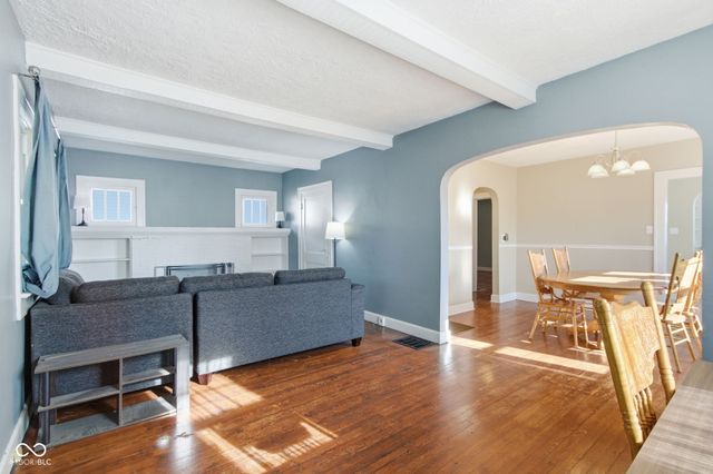 81 N 8th Avenue, Beech Grove, IN 46107