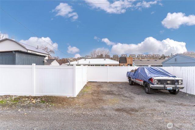 1211 Cottage Street SE, Ephrata, WA 98823