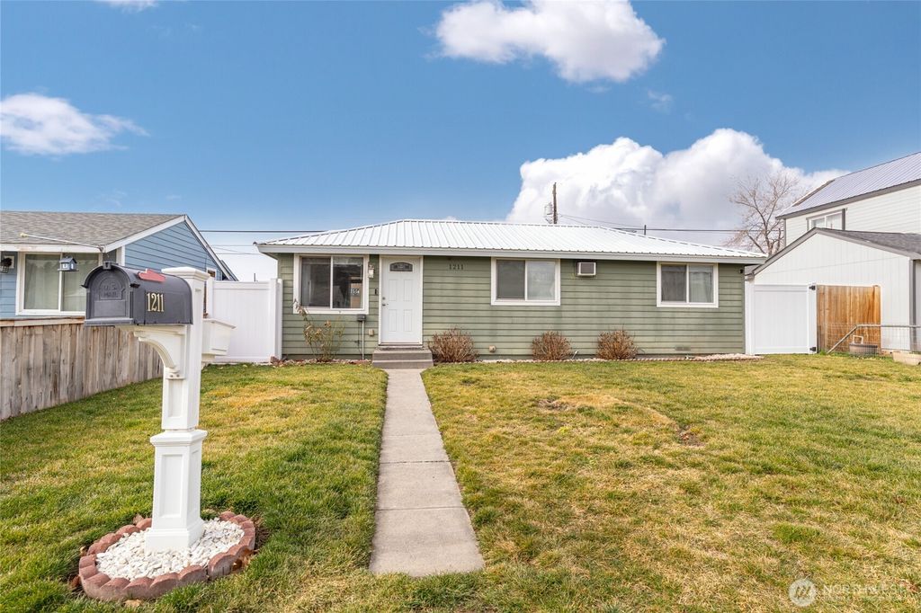 1211 Cottage Street SE, Ephrata, WA 98823