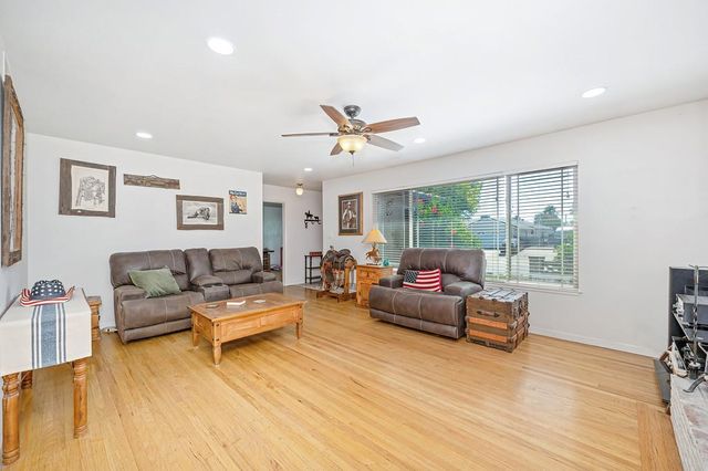 7616 Southbreeze Dr, Sacramento, CA 95828