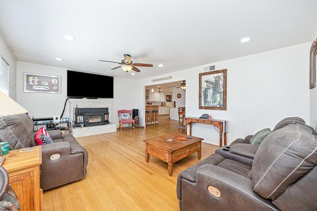 7616 Southbreeze Dr, Sacramento, CA 95828