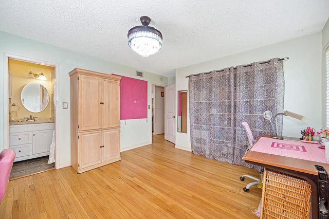 7616 Southbreeze Dr, Sacramento, CA 95828