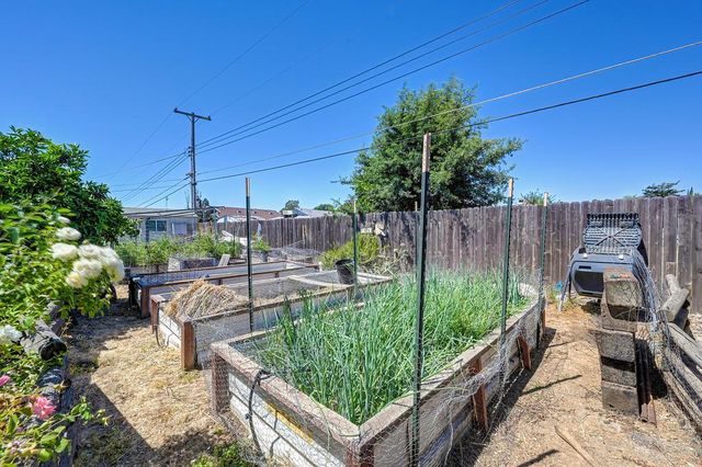 7616 Southbreeze Dr, Sacramento, CA 95828