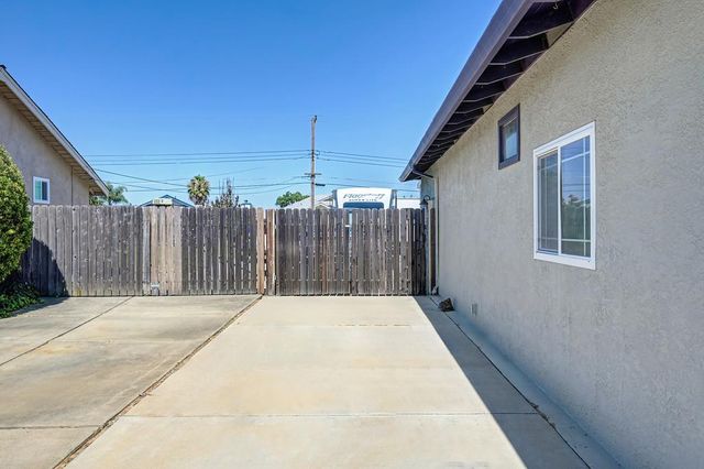 7616 Southbreeze Dr, Sacramento, CA 95828