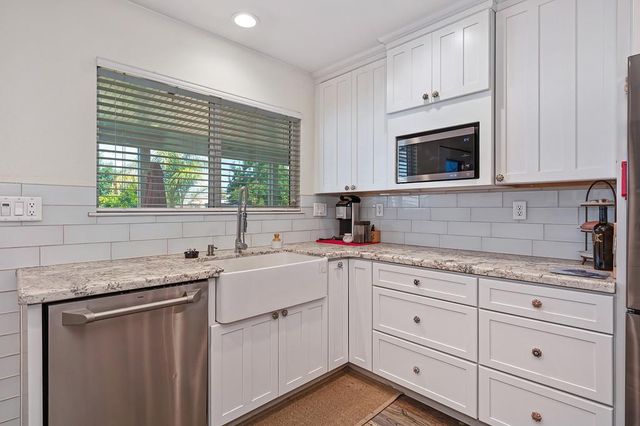 7616 Southbreeze Dr, Sacramento, CA 95828