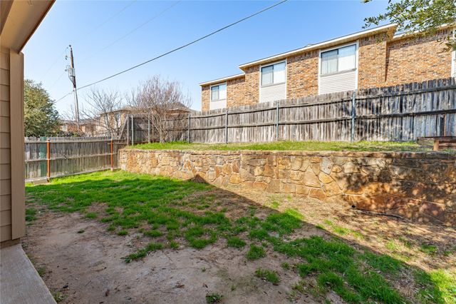 1329 Briarwood Drive, Azle, TX 76020