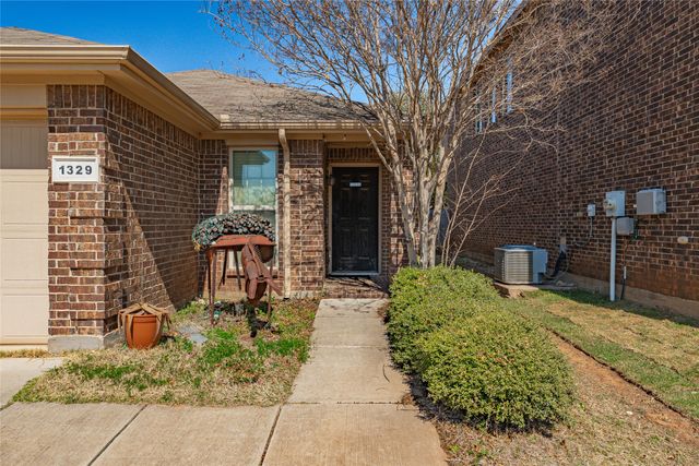 1329 Briarwood Drive, Azle, TX 76020