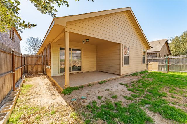 1329 Briarwood Drive, Azle, TX 76020