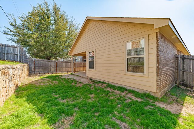 1329 Briarwood Drive, Azle, TX 76020