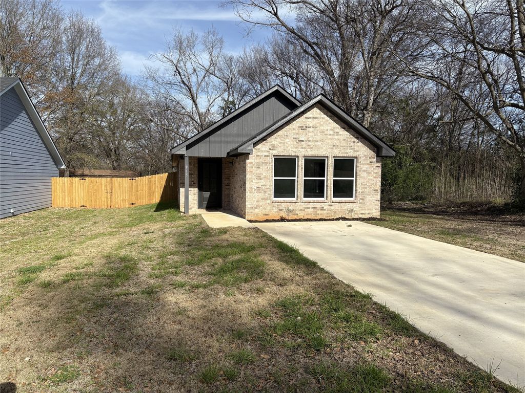 515 Giraud, Mineola, TX 75773