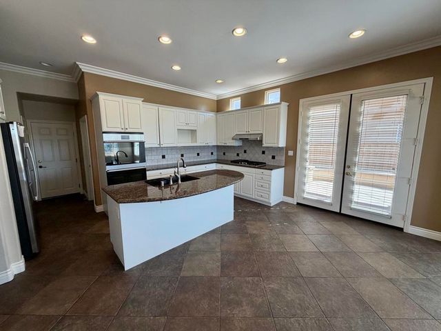 12215 Gladehollow Ct., San Diego, CA 92128