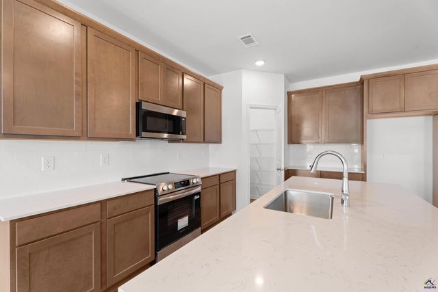211 Ivy Glen Drive, Perry, GA 31069