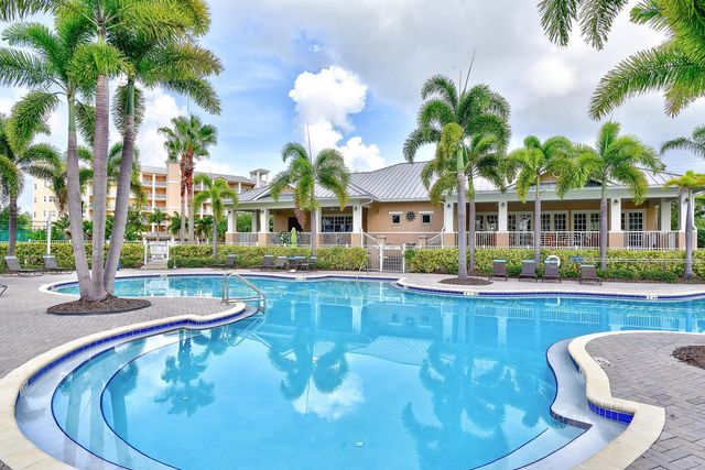 7040 KEY HAVEN ROAD 605, Seminole, FL 33777
