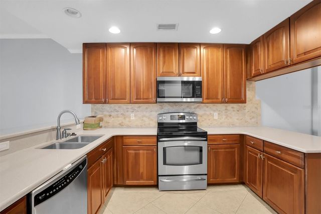 7040 KEY HAVEN ROAD 605, Seminole, FL 33777