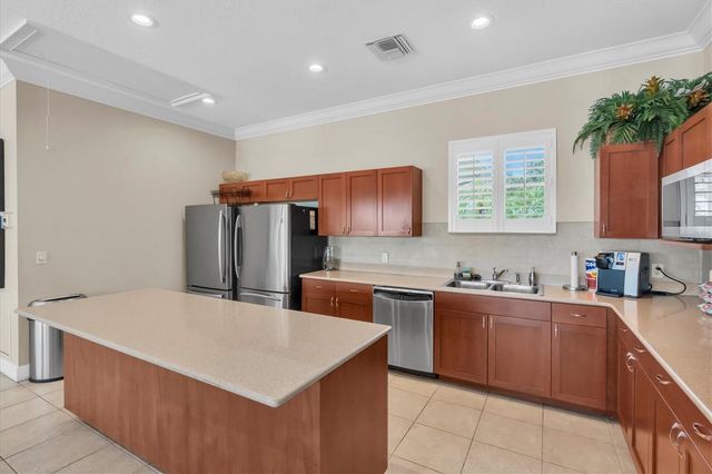 7040 KEY HAVEN ROAD 605, Seminole, FL 33777