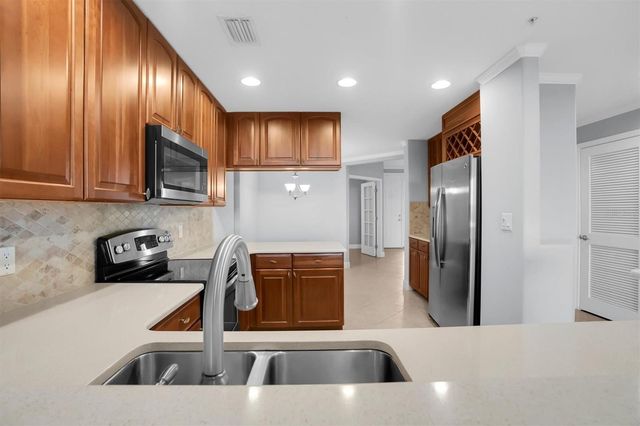 7040 KEY HAVEN ROAD 605, Seminole, FL 33777