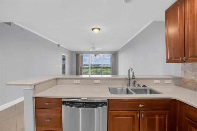7040 KEY HAVEN ROAD 605, Seminole, FL 33777