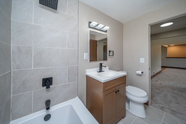 8303 E Upriver Dr, Spokane, WA 99212
