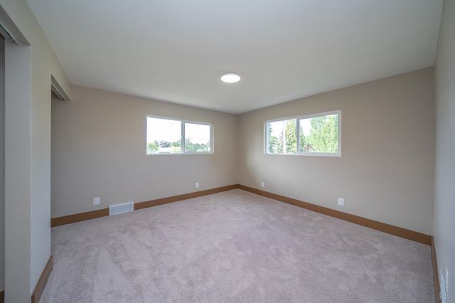 8303 E Upriver Dr, Spokane, WA 99212