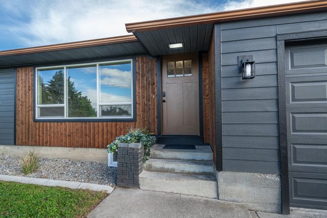 8303 E Upriver Dr, Spokane, WA 99212