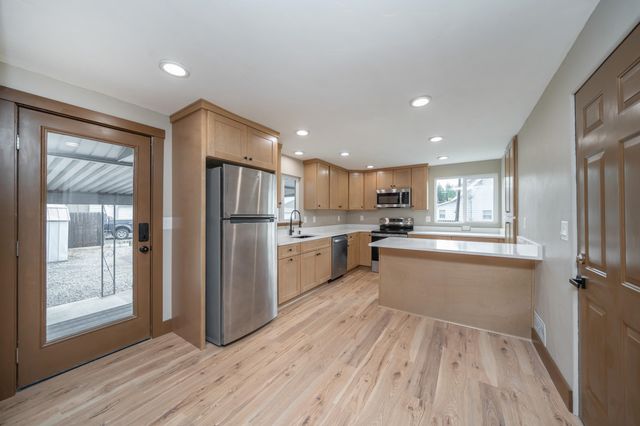 8303 E Upriver Dr, Spokane, WA 99212
