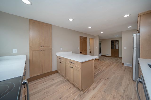 8303 E Upriver Dr, Spokane, WA 99212