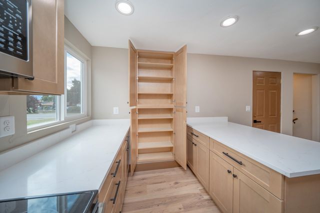 8303 E Upriver Dr, Spokane, WA 99212