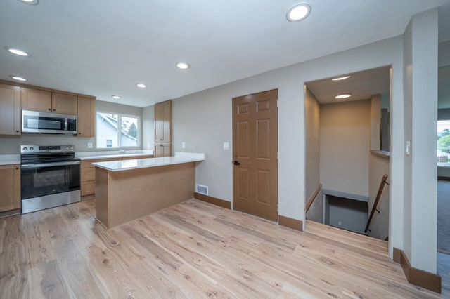 8303 E Upriver Dr, Spokane, WA 99212