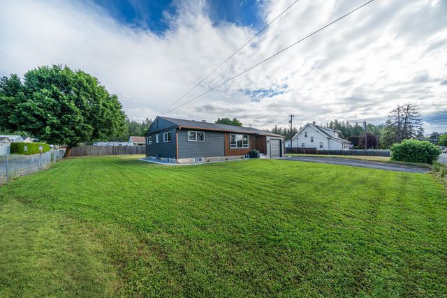 8303 E Upriver Dr, Spokane, WA 99212