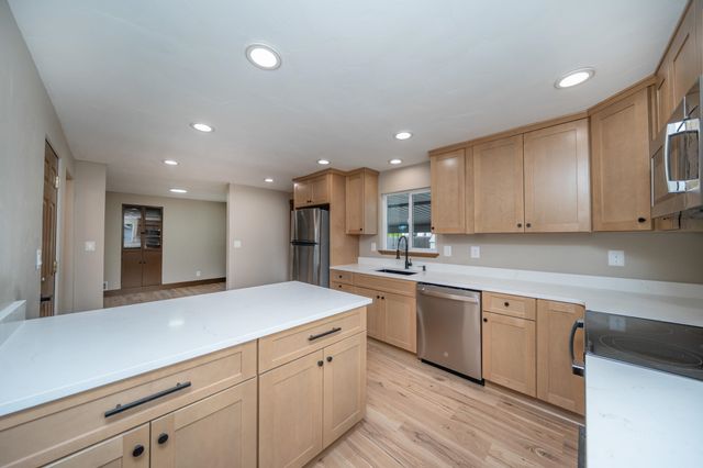 8303 E Upriver Dr, Spokane, WA 99212