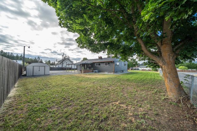 8303 E Upriver Dr, Spokane, WA 99212