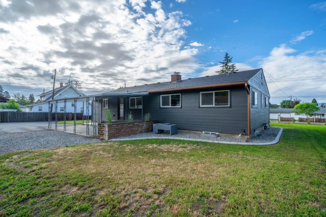 8303 E Upriver Dr, Spokane, WA 99212