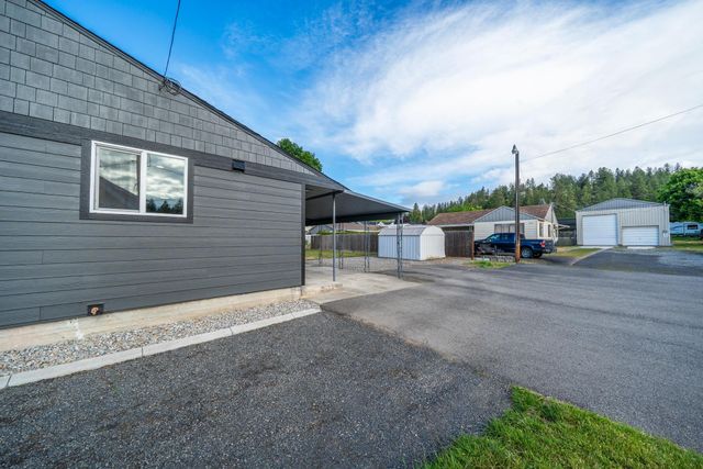 8303 E Upriver Dr, Spokane, WA 99212
