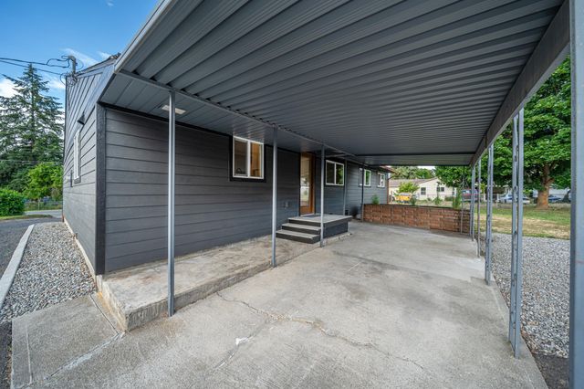 8303 E Upriver Dr, Spokane, WA 99212