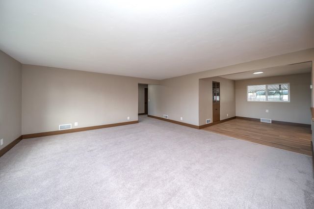 8303 E Upriver Dr, Spokane, WA 99212