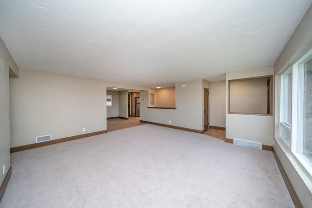 8303 E Upriver Dr, Spokane, WA 99212