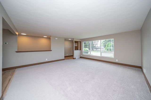 8303 E Upriver Dr, Spokane, WA 99212