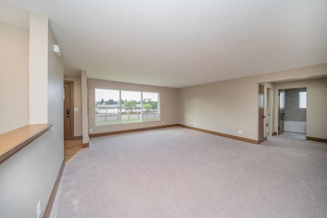8303 E Upriver Dr, Spokane, WA 99212