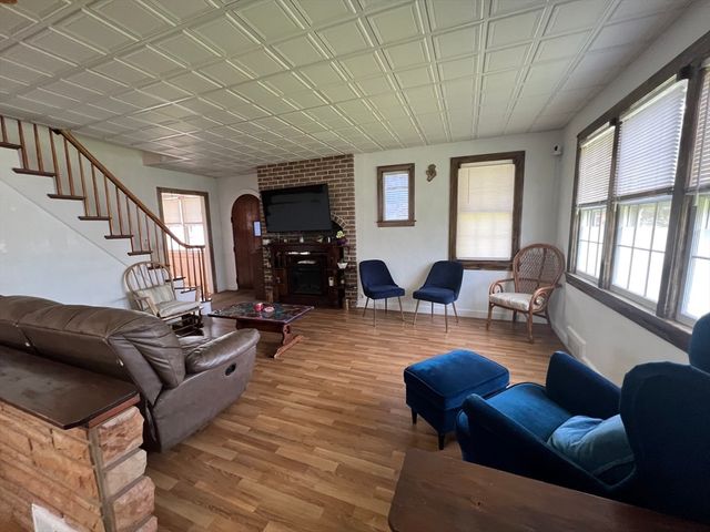 161 Verge St, Springfield, MA 01129