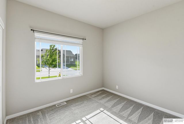 5520 N 181st Street, Elkhorn, NE 68022