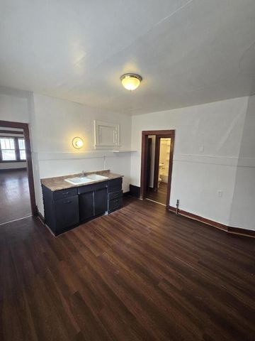 1722 S Layton BOULEVARD, Milwaukee, WI 53215