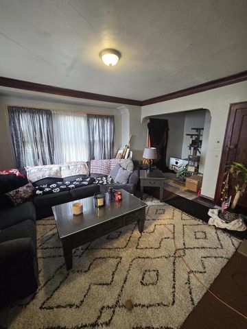 1722 S Layton BOULEVARD, Milwaukee, WI 53215