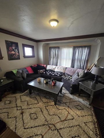 1722 S Layton BOULEVARD, Milwaukee, WI 53215